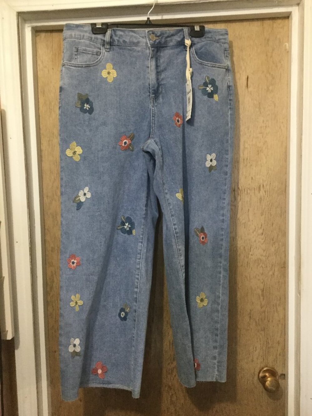 NWT Charlie B jeans Front all over embroidered floral wide leg light blue jeans